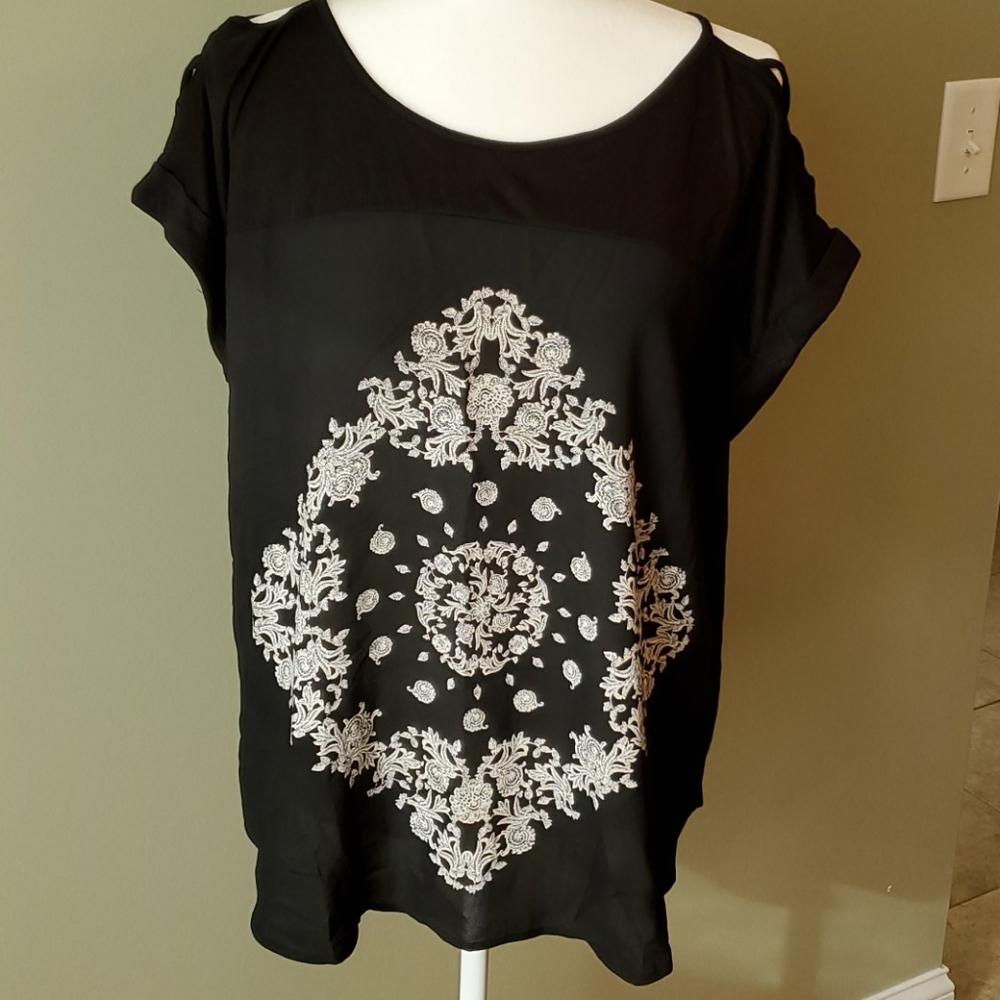 Detailed dressy front top